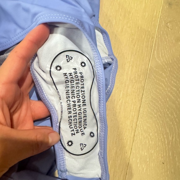 Brand new swimsuit in size small - Picture 3 of 4